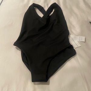 Londre crossback one piece large matte black